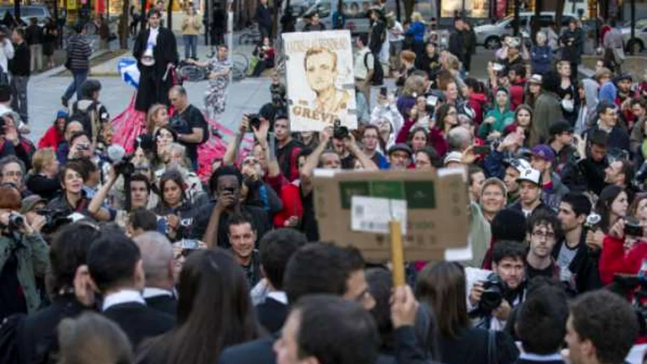 Protestele continuă în Canada: Poliţia din Quebec a arestat 84 de persoane. La Montreal avocaţii au manifestat împotriva legii speciale