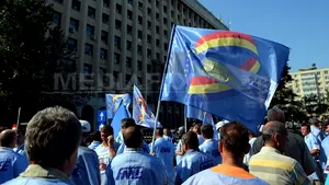 Pichet la Ministerul Transporturilor: Sindicaliştii Federaţiei Mecanicilor de Locomotivă protestează faţă de privatizarea CFR Marfă