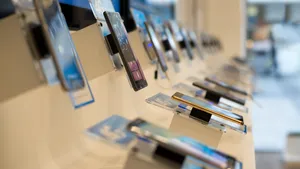 Schimbare majoră de la Apple. Gigantul american va furniza, în premieră, piese magazinelor de reparaţii independente