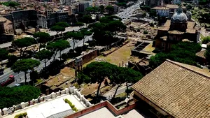 Arterele de circulaţie din jurul Colosseumului au devenit zone pietonale - FOTO