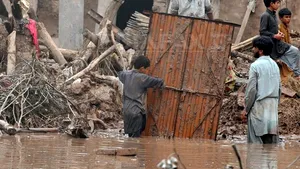 Peste 400 de morţi în Pakistan, din cauza inundaţiilor