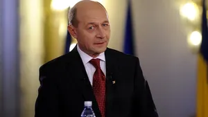 Băsescu a jurat cu mâna pe Biblie că nu a lovit cu pumnul în faţă sau în plex copilul de la miting