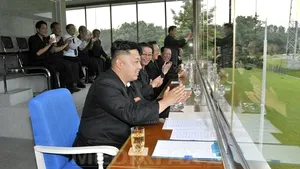 Kim Jong-un, alături de echipele de fotbal ale Coreei de Nord - FOTO