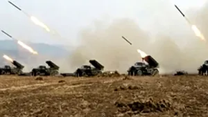 Kim Jong-un a asistat la exerciţii militare organizate de Coreea de Nord la frontiera sud-coreeană - VIDEO