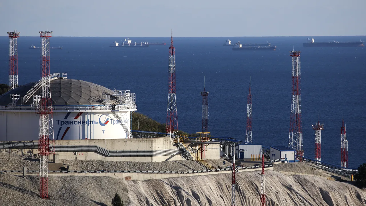 FT: Rusia evită sancţiunile G7 privind plafonarea preţurilor la majoritatea exporturilor sale de petrol