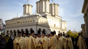 Arhiepiscopia Bucureştilor se delimitează de preotul care a slujit la troiţa lui Zelea Codreanu