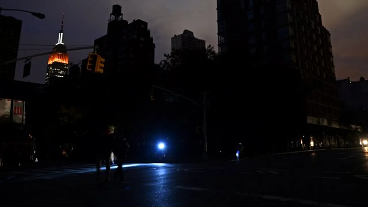 Uraganul Sandy: Aproximativ 460.000 de locuinţe sunt în continuare fără electricitate în New York