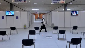 Vaccinarea anti COVID-19 de la Romexpo a început cu întârziere, din cauza unei persoane. Precizări STS despre obstacolul întâmpinat