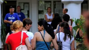TITULARIZARE 2017. Candidat: Am venit pentru că m-au obligat părinţii, ca să am o profesie/ Peste 27.000 de dascăli au susţinut proba scrisă 
