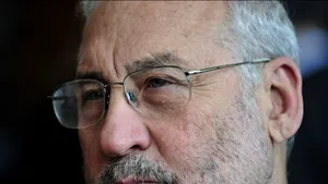 Stiglitz: Austeritatea va frâna ieşirea din criză şi va accentua problemele Uniunii Europene