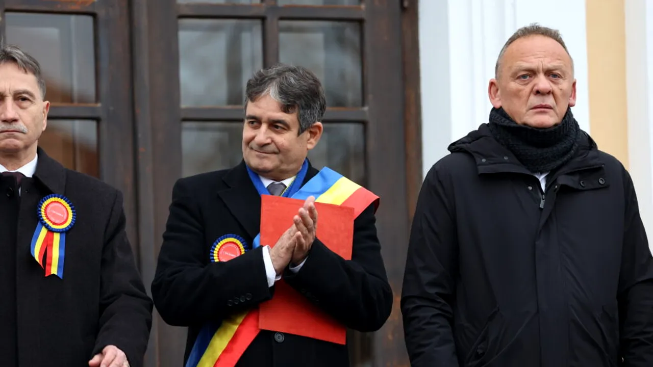 Primarul din Alba Iulia reacționează după huiduielile de la festivități: Organizatorii nu vor mai primi de Ziua Naţională aprobare să facă manifestări