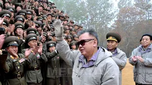 BIOGRAFIE: Kim Jong-il, liderul cu mână de fier al unei ţări cu economie muribundă - GALERIE FOTO
