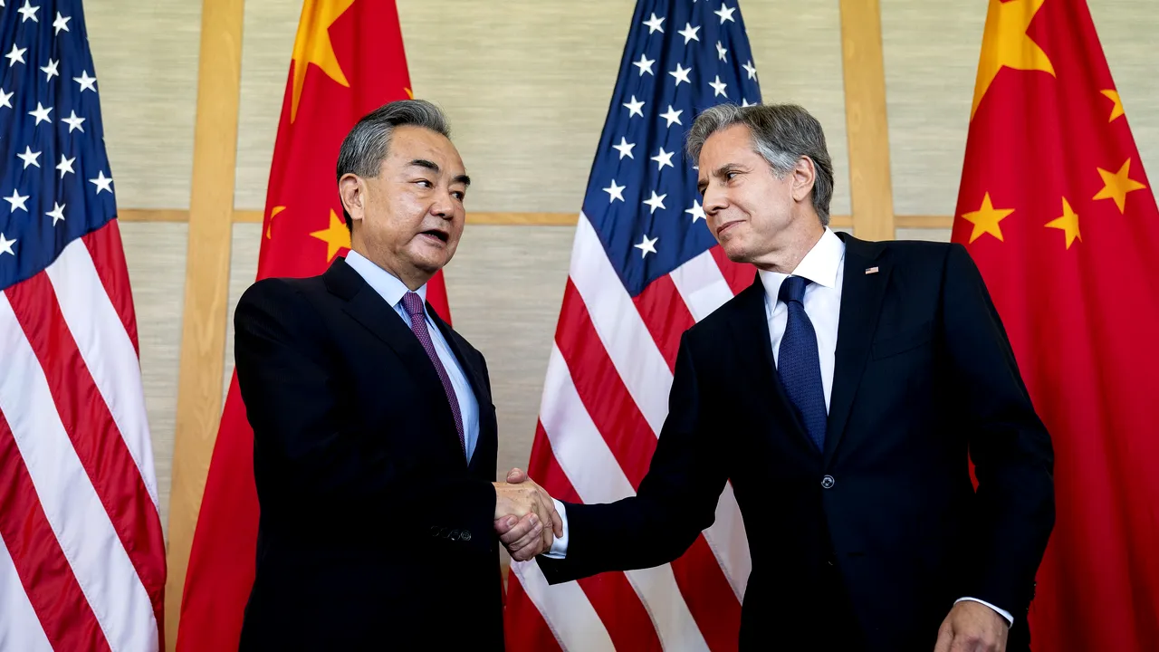 Blinken a purtat discuţii cu cel mai înalt diplomat chinez în a doua zi a vizitei sale la Beijing. Secretarul de stat american s-ar putea întâlni cu preşedintele Xi Jinping
