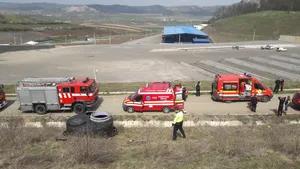 Trei persoane, transportate la spital după ce s-au intoxicat cu o substanţă necunoscută la depozitul ecologic din judeţul Mureş