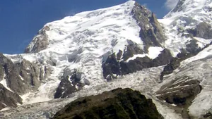 Opt răniţi şi alţi zece dispăruţi, în urma unei avalanşe în Alpii francezi