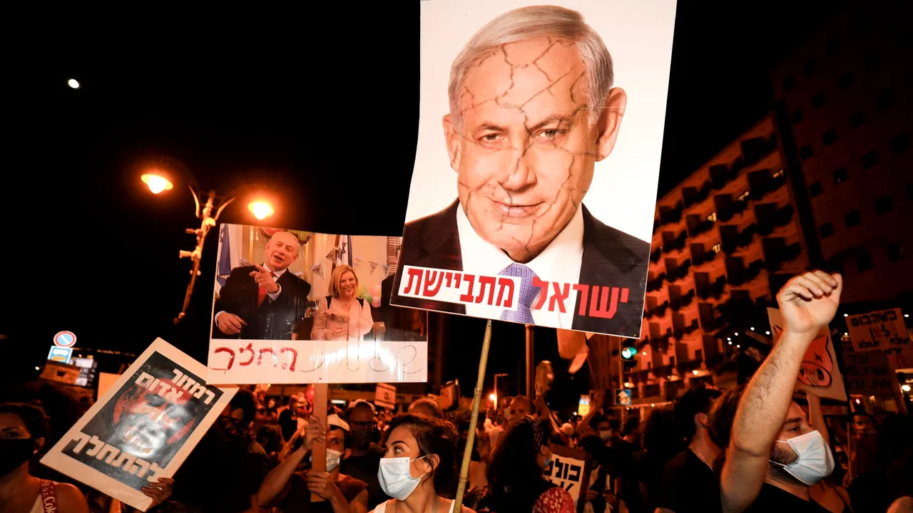 10.000 de protestari israelieni îi cer demisia lui Netanyahu. Îl numesc 