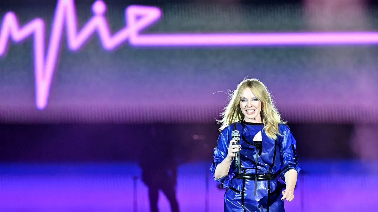 Kylie Minogue anunţă cel mai mare turneu din ultimii zece ani şi un nou album
