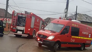 O cisternă încărcată cu sodă caustică s-a răsturnat pe DN 55, în Dolj | VIDEO, FOTO
