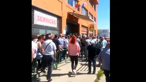 VIDEO Incidente unde sunt comunităţi mari de români. Castellon (Spania): Oamenii, nemulţumiţi de cozile de la vot au strigat „Ruşine să vă fie!”