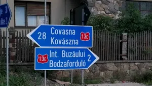 Indicatoarele bilingve montate la Întorsura Buzăului, care au fost şi vandalizate, vor fi înlocuite