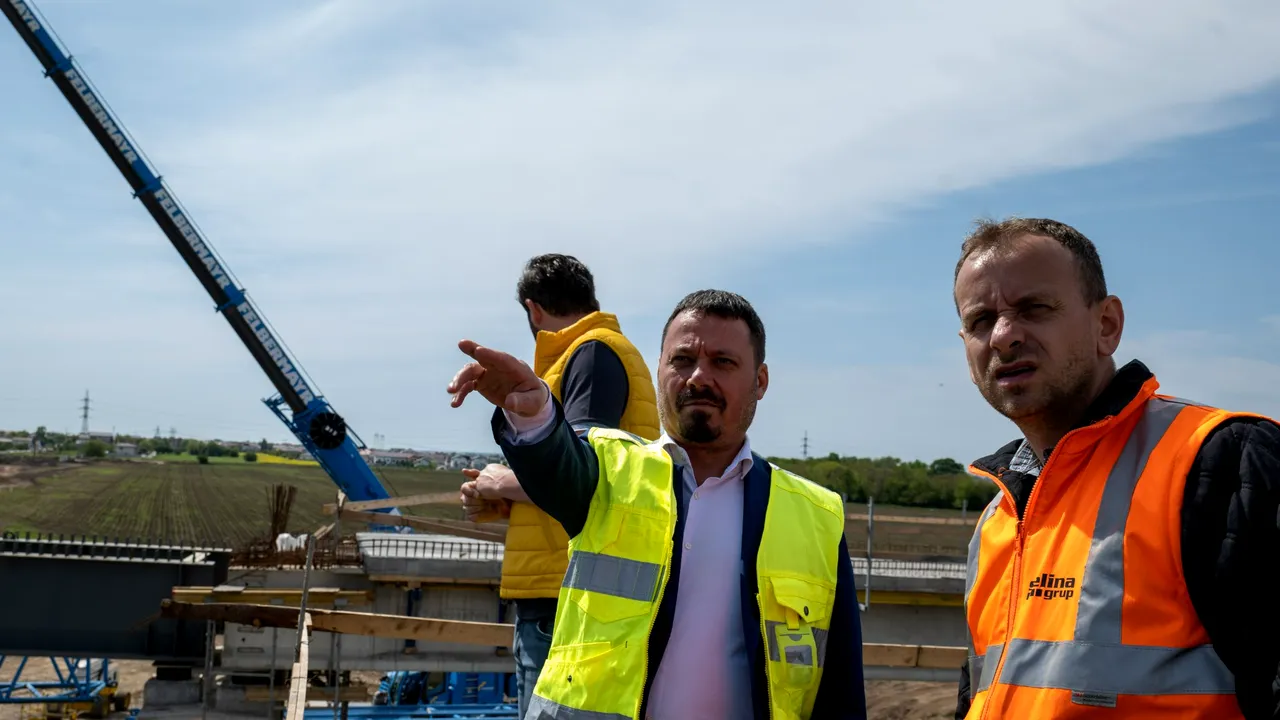 Pasajul Berceni: constructorul a montat elementele principale ale tablierului metalic