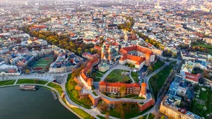 Orașul european care bate Sevilla și Lisabona la turism. Vacanța te costă surprinzător de puțin