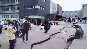 Creşte numărul victimelor cutremurelor din Japonia. Cel puţin 20 de oameni au murit