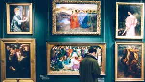 Tablou de Magritte, găurit cu un con de pin de un băiat de cinci ani