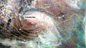 Traficul feroviar, restricţionat în Germania din cauza intemperiilor / Cel puţin doi morţi în urma furtunii Friederike | FOTO, VIDEO 