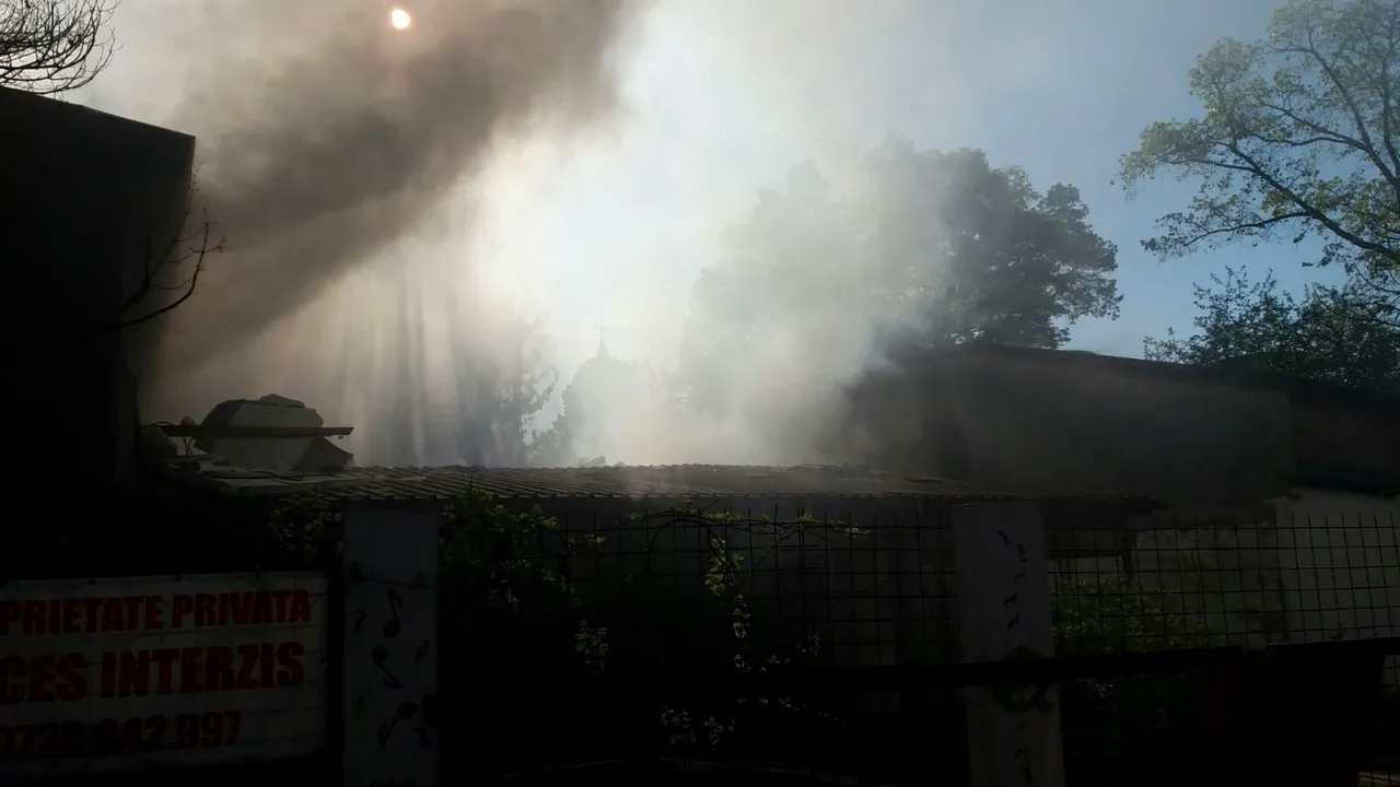 Incendiu la maternitatea spitalului din Urziceni. Pompierii au evacuat 9 copii şi 7 mame 