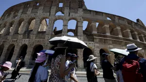 Colosseumul din Roma prelungește tururile nocturne. Programul ar putea continua până în septembrie