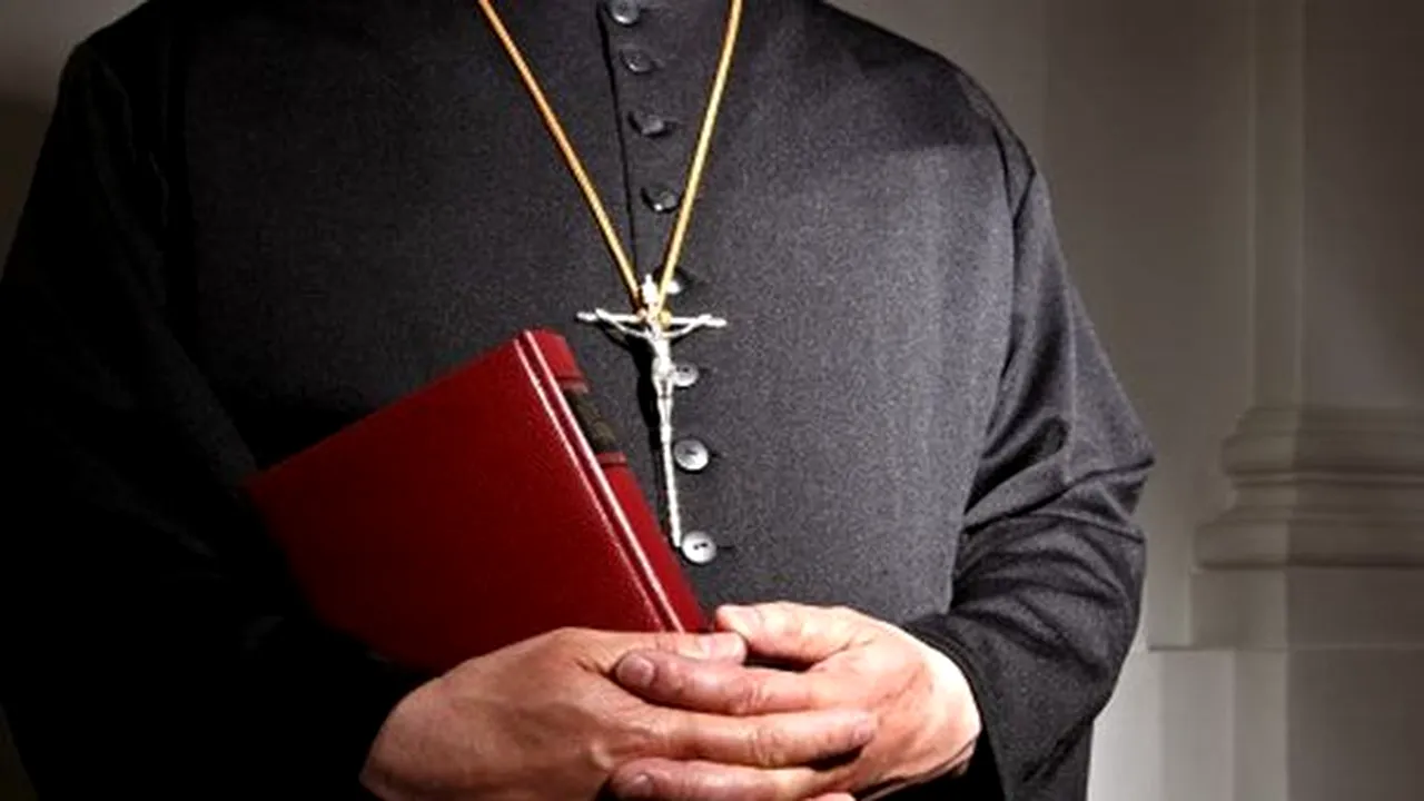 Preoţii filipinezi acuzaţi de abuzuri sexuale rămân în slujire activă