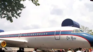 Avioanele personale ale lui Elvis Presley, scoase la licitaţie. Cum arată avionul botezat după numele fiicei cântăreţului - VIDEO
