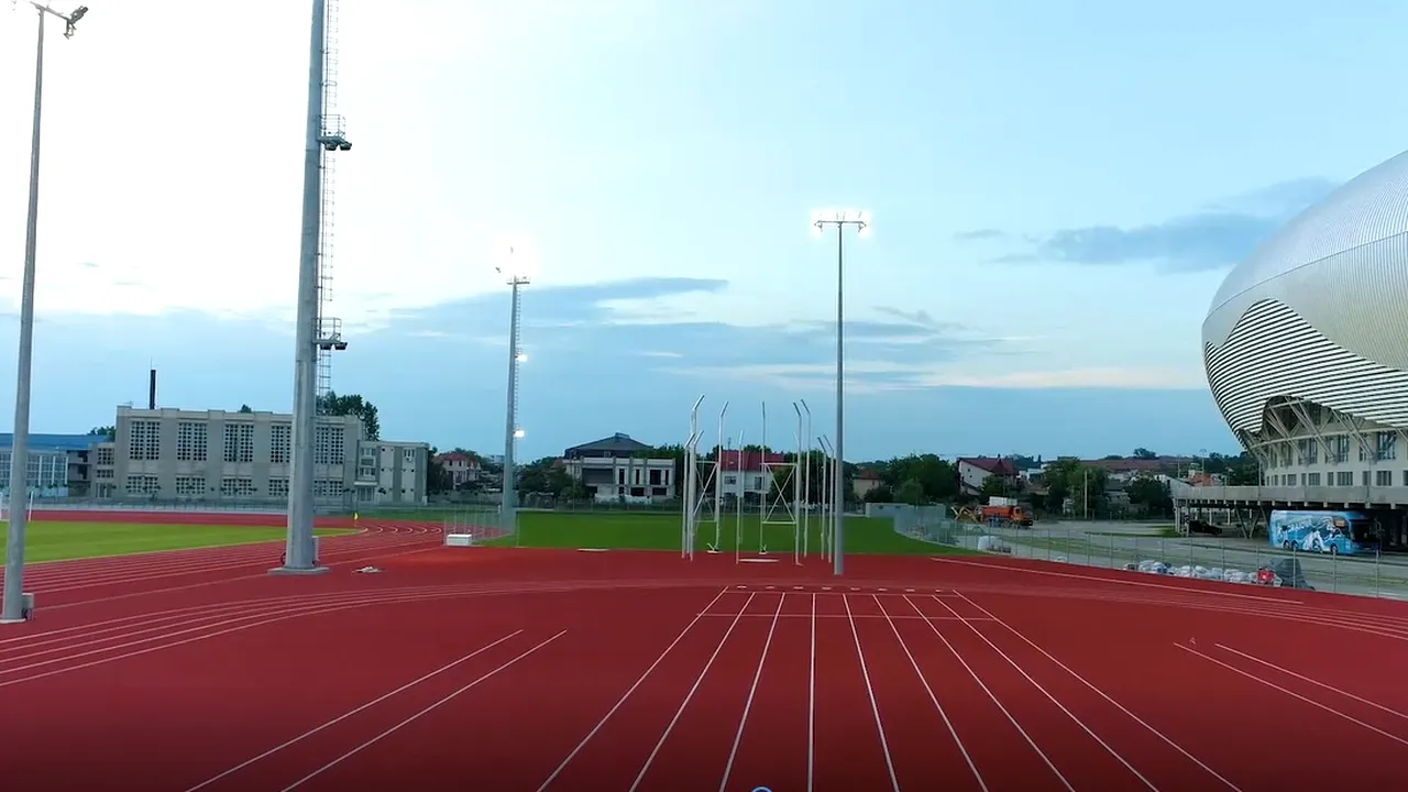 Atleţii craioveni nu se mai antrenează prin parc. Au stadion modern: cât a costat arena