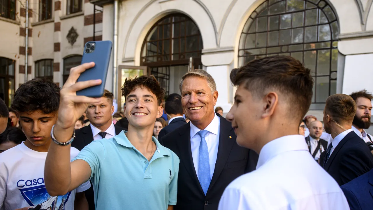 Klaus Iohannis afirmă că România are nevoie de mai mulţi absolvenţi de studii superioare