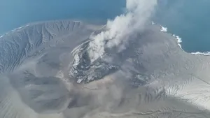 Avertisment de călătorie de la MAE. Un vulcan a erupt masiv, zborurile au fost date peste cap