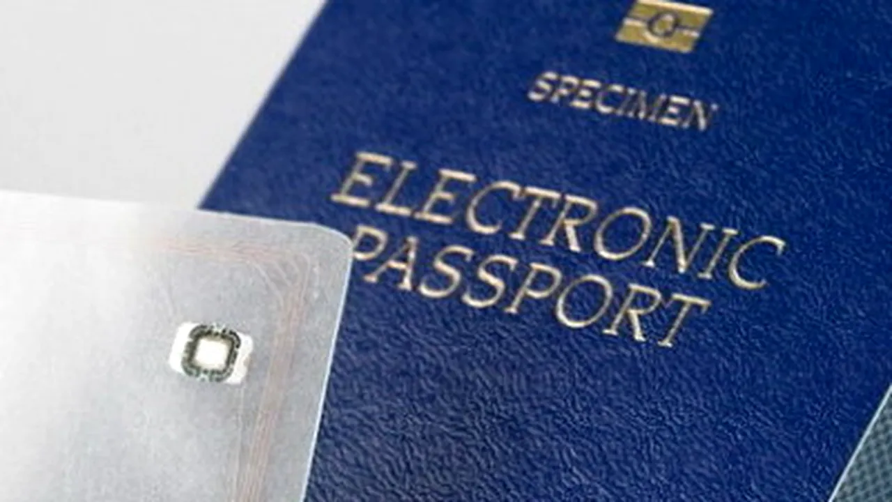 Protest pe Dealul Mitropoliei faţă paşapoartele biometrice