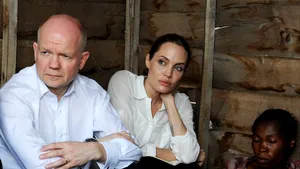 Angelina Jolie, alături de victimele violurilor comise în timp de război - GALERIE FOTO