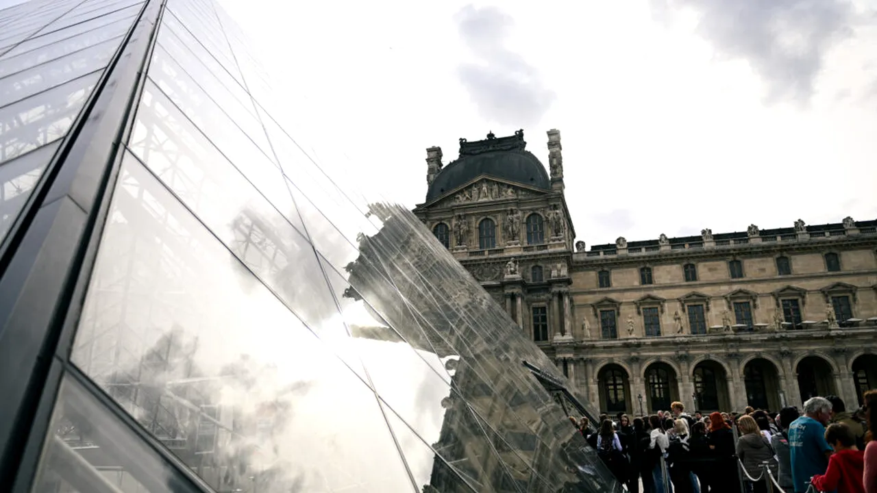 Jaful de la Luvru: O parte din bijuteriile care nu au fost furate, transferate la Banca Franței