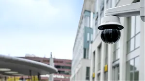 Cameră PTZ accesibilă, bazată pe inteligență artificială, cu calitate excelentă a imaginii în orice condiții de iluminare