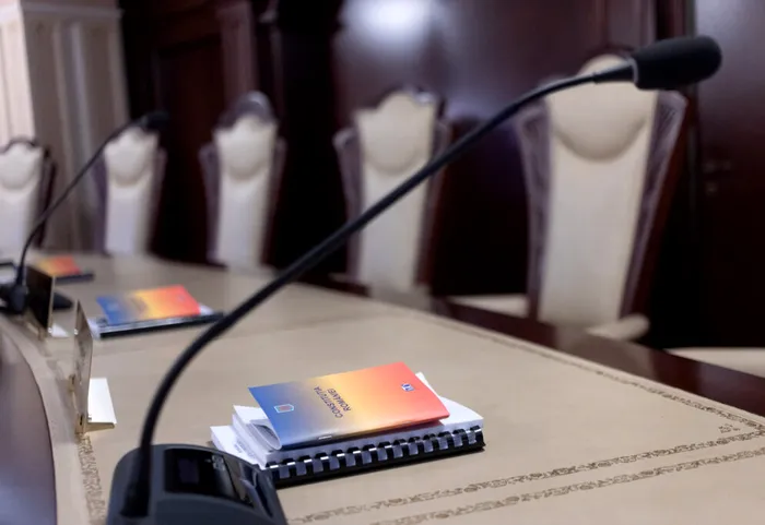 Exclusiv Constituționaliștii explică pentru Mediafax desemnările de prim – ministru ale lui Nicușor Dan. Unde sunt problemele. Cât poate rămâne Ilie Bolojan premier