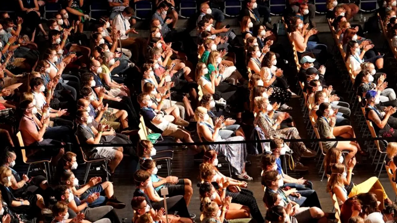 FOTO Cercetătorii germani dau liber la spectacole. Care este cheia organizării concertelor în siguranţă