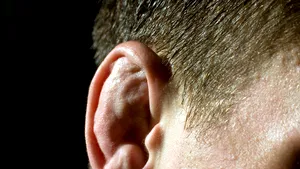 Primele semne ale bolii Parkinson pot fi detectate în ureche