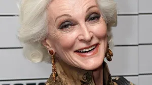 Carmen Dell'Orefice, cel mai în vârstă model din lume, a împlinit 80 de ani
