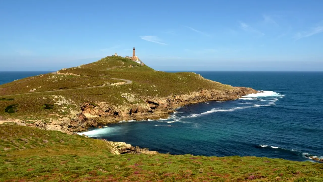 Un sat cu vedere la ocean se vinde la prețul unui apartament:150.000 de euro