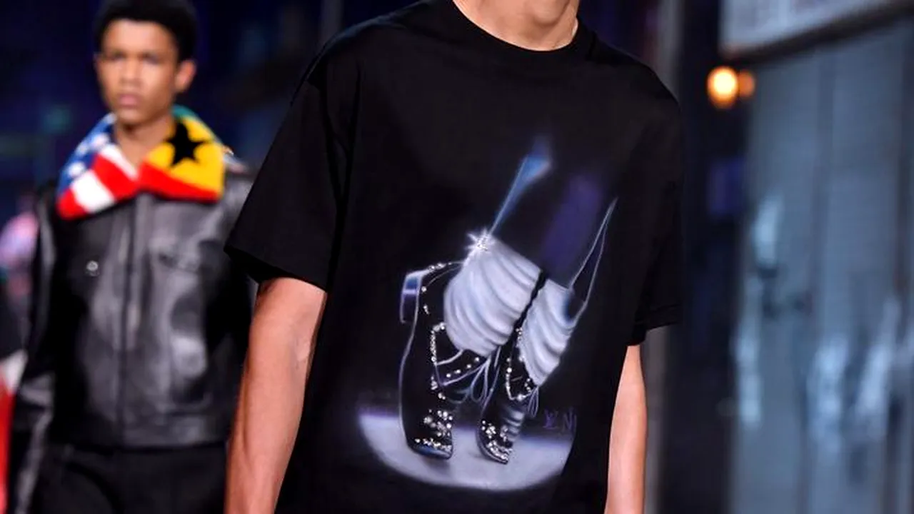 Protest la scară largă. O mare casă de modă RETRAGE de la vânzare ţinute inspirate de Michael Jackson