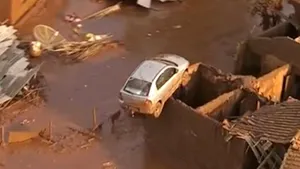 Brazilia: Patru cutremure au precedat dubla rupere a barajului minei şi deversarea noroiului toxic - VIDEO