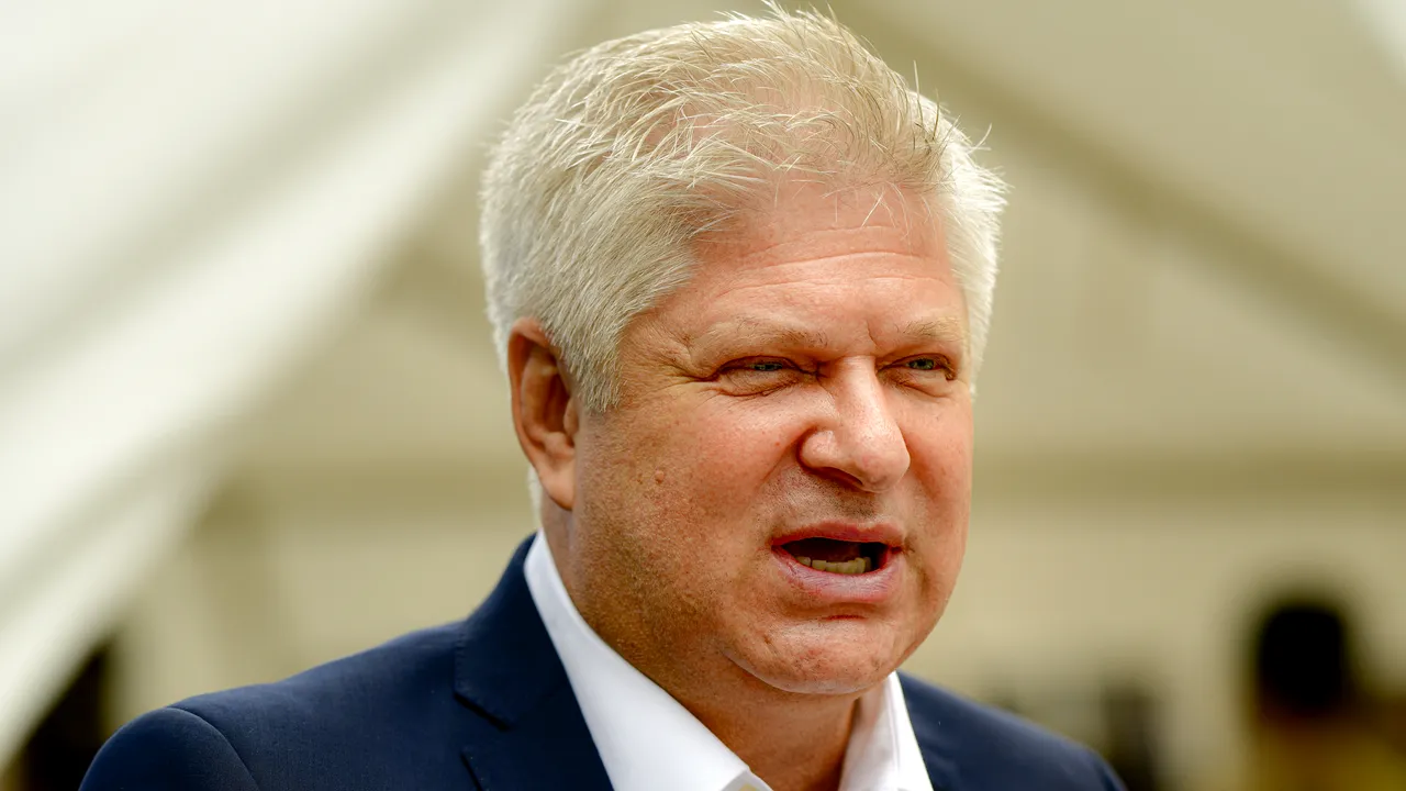Deputaţii au încuviinţat percheziţia informatică a lui Daniel Tudorache