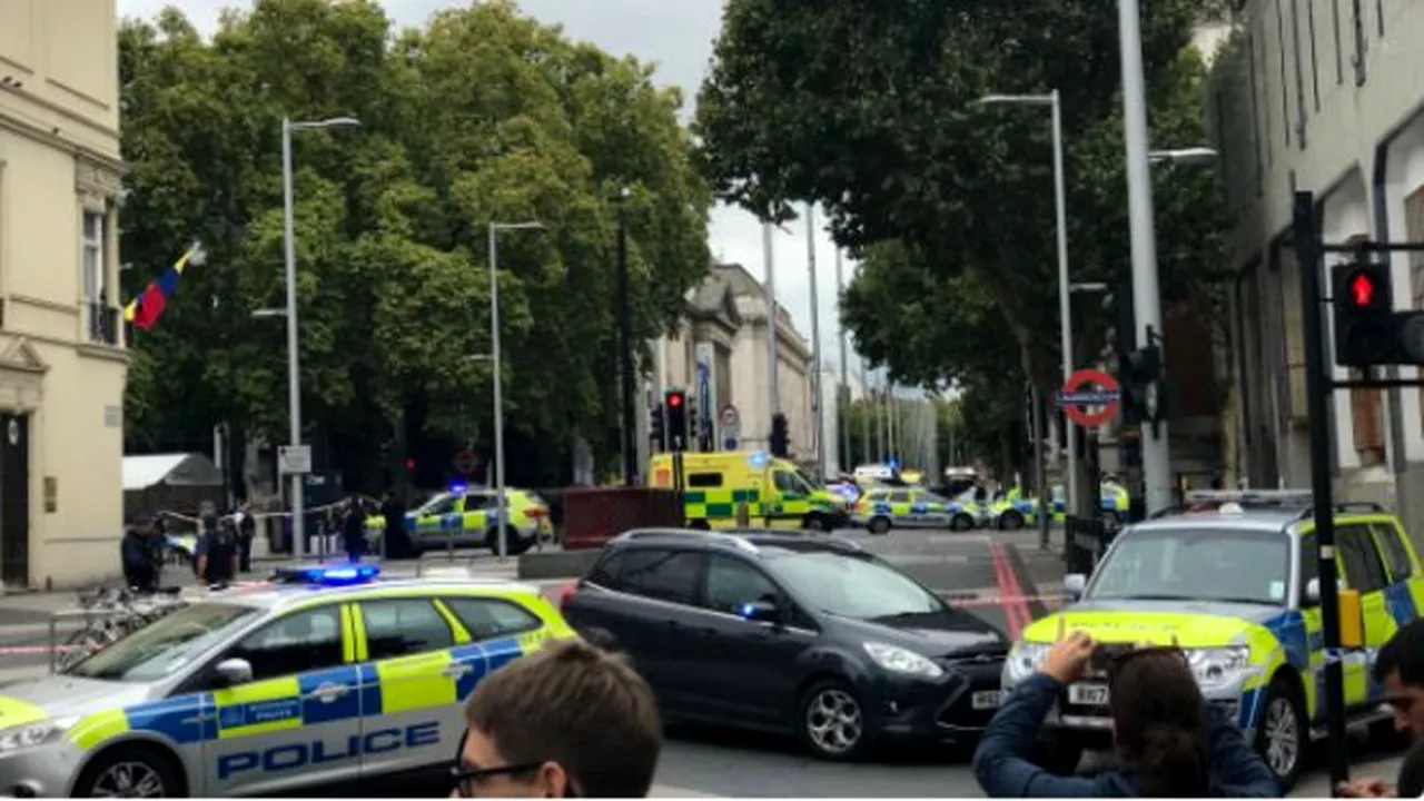 LONDRA: Bărbatul arestat sâmbătă, după ce o maşină a intrat într-o zonă pietonală din Londra, a fost eliberat