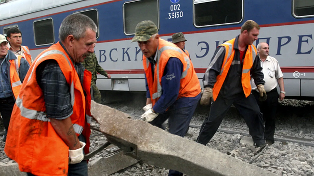 Treizeci şi nouă de morţi, în urma deraierii unui tren de pasageri din Rusia - VIDEO, GALERIE FOTO